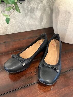 Clarks Black Bow-Trim Leather Ballet Flats